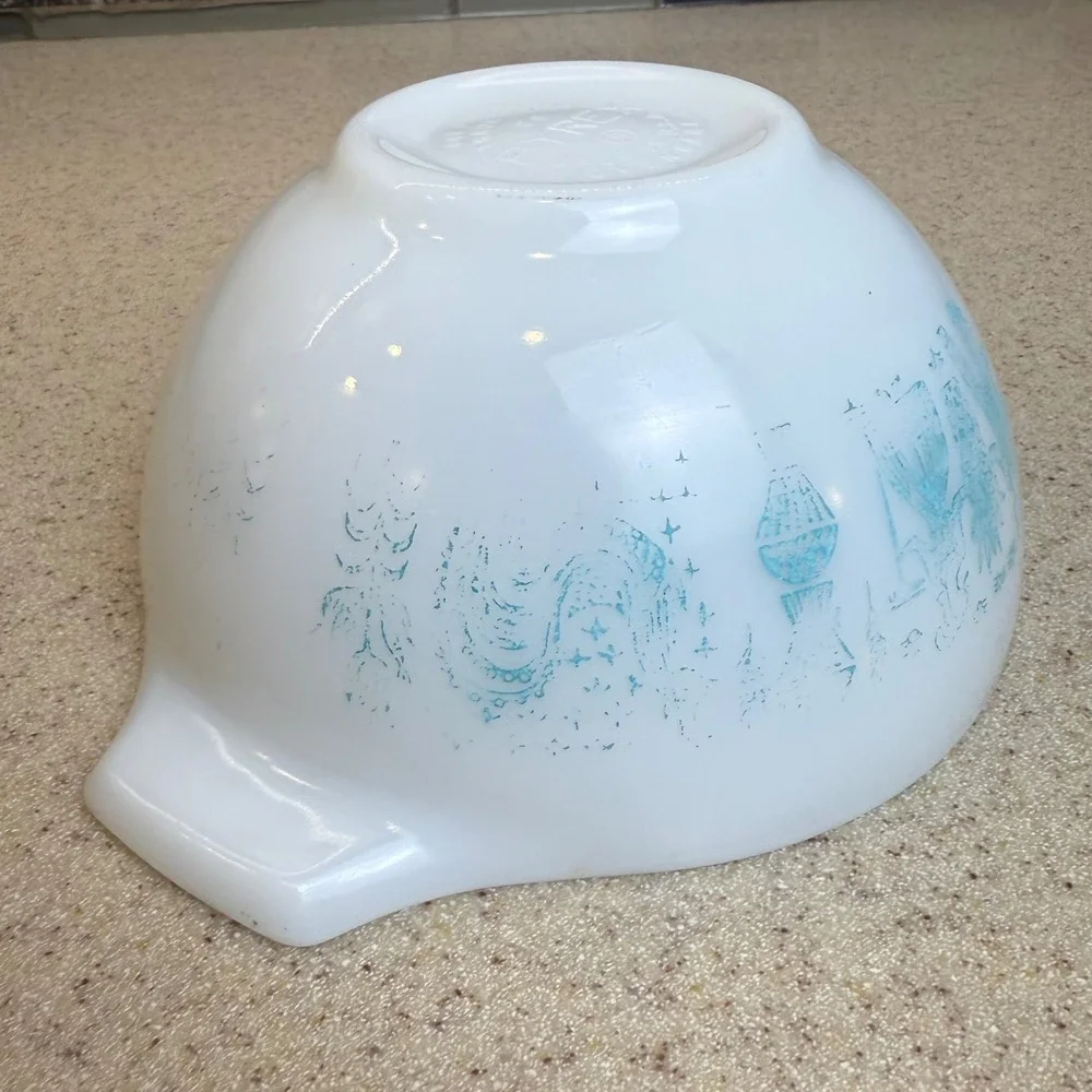 Vintage Pyrex 441 Butterprint Cinderella Mixing Bowl 1.5pt Turquoise White Amish